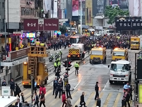 Hong Kong giải tán điểm biểu tình cuối cùng ảnh 11